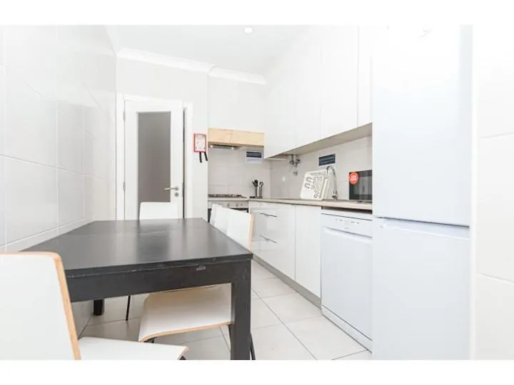 Houze_Central Lisbon 4 Room Flat